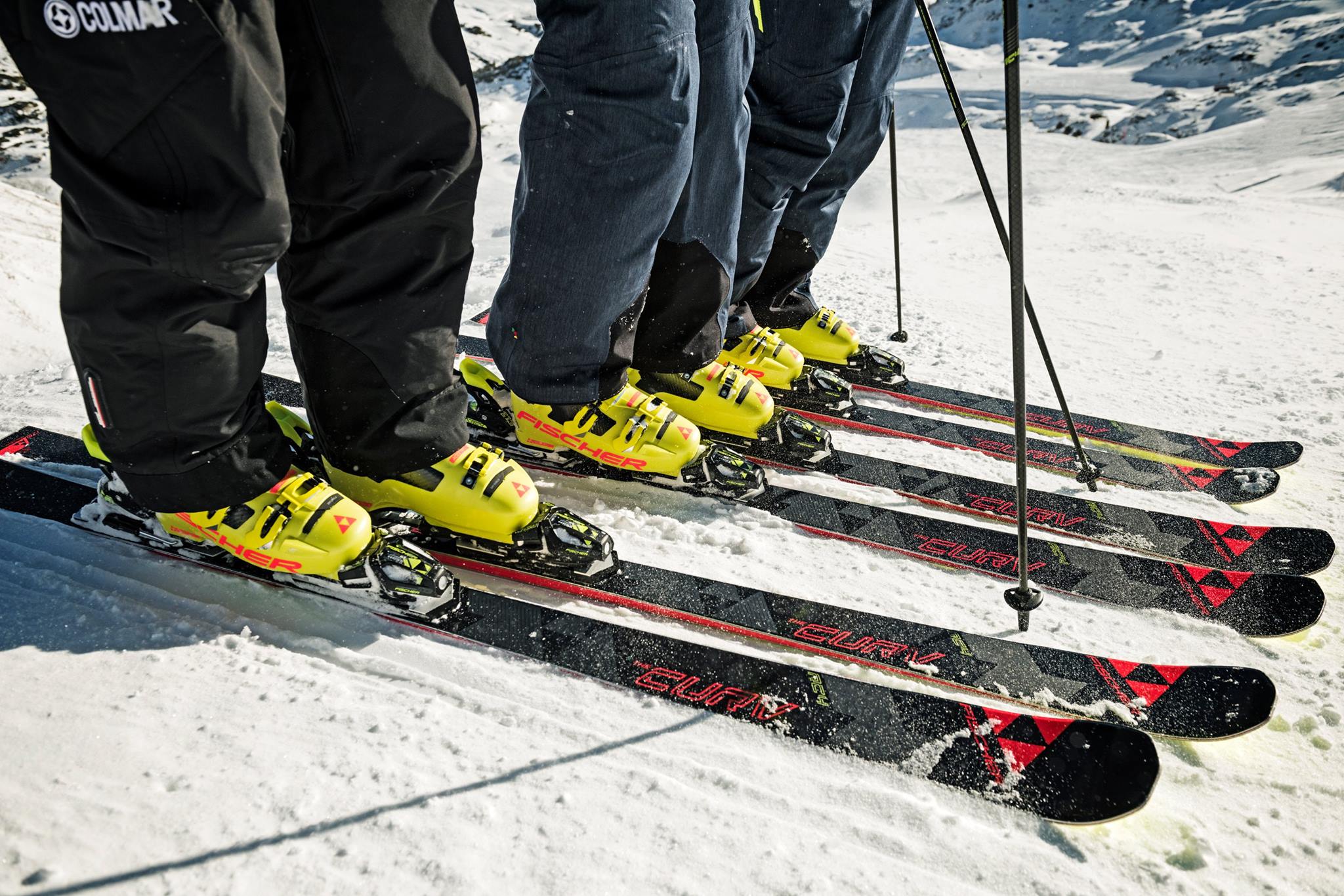 Купить лыжи с ботинками взрослые. Ботинки для горных лыж. Горнолыжные лыжи и ботинки. Горные лыжи. Инвентарь горнолыжника.